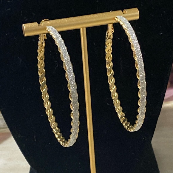 Gold toned hoop earrings - Picture 4 of 15